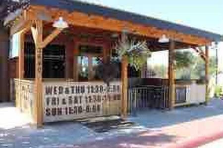 Country Charmer Single Story Cottage Pet Friendly Loomis Экстерьер фото