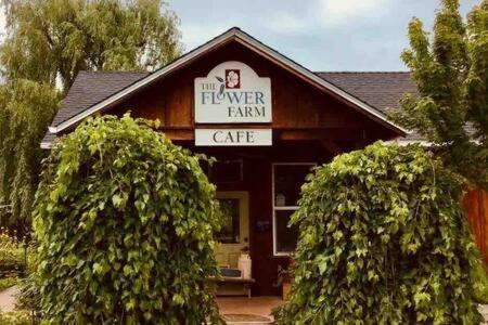 Country Charmer Single Story Cottage Pet Friendly Loomis Экстерьер фото